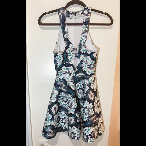 Silence + Noise Psychedelic Scuba Dress - Picture 4 of 5